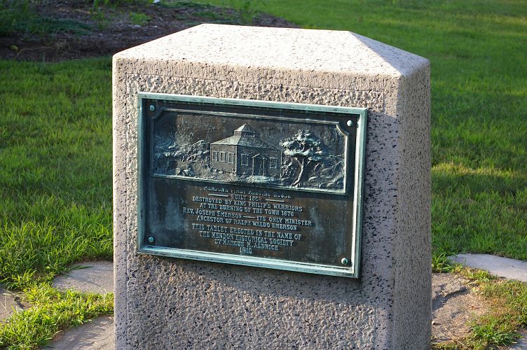 IMGP6065.jpg - Founders' monument