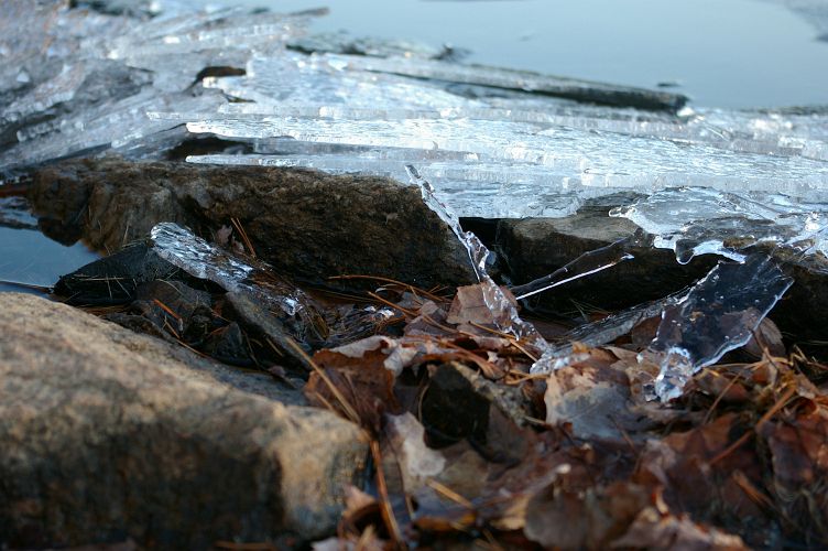 IMGP3713.jpg - Early Ice on Manchaug Pond